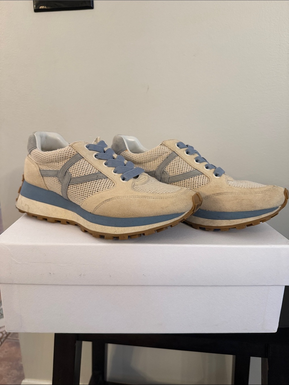 Veronica Beard Valentina Mesh Suede Sneakers Coco Vista Blue Cream - size 8.5